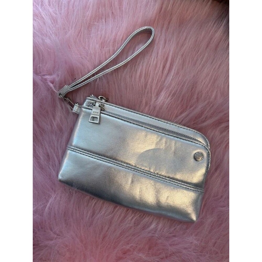 Steve Madden Silver Btrell Wristlet